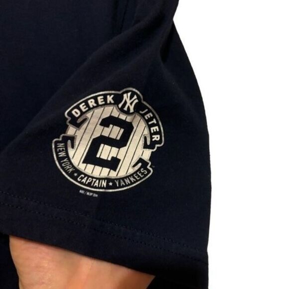 New York Yankees #2 Derek Jeter Captain Size Large Nike Regular Fit T-Shirt - Picture 3 of 5